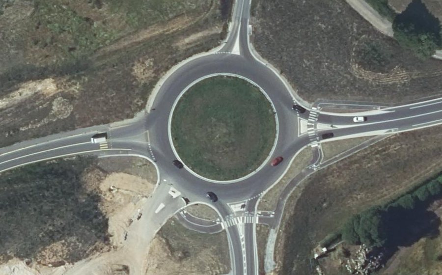 Vue aérienne du Rond-point anonyme n°492803010