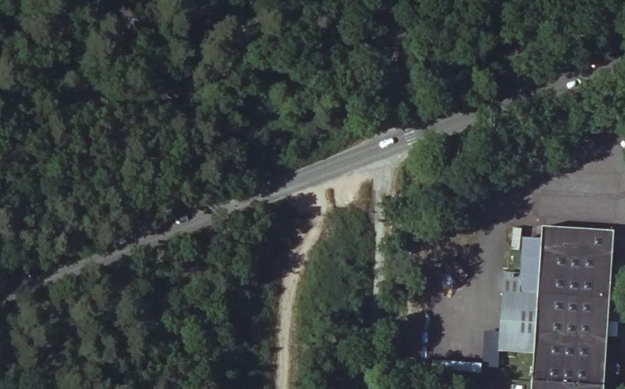 Vue aérienne du Rond-point anonyme n°492803021