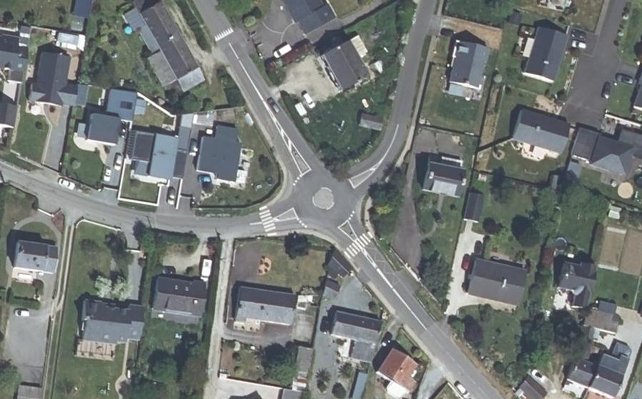 Vue aérienne du Rond-point anonyme n°49285515