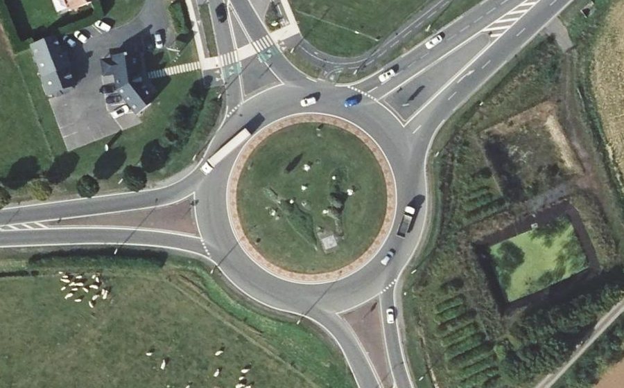 Vue aérienne du Rond-point anonyme n°4928631