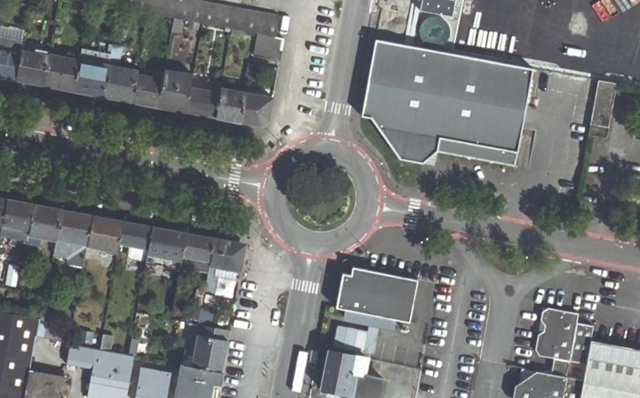 Vue aérienne du Rond-point anonyme n°49287128