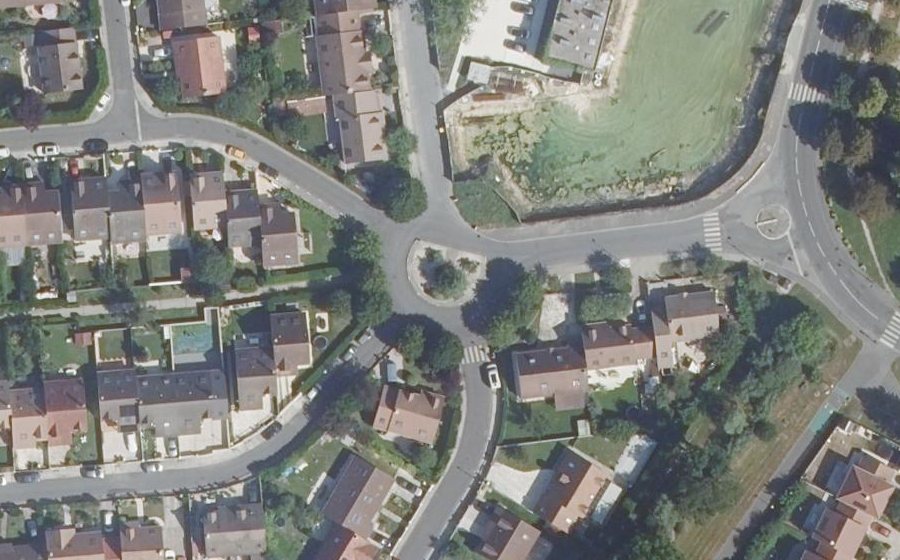 Vue aérienne du Rond-point anonyme n°49287140