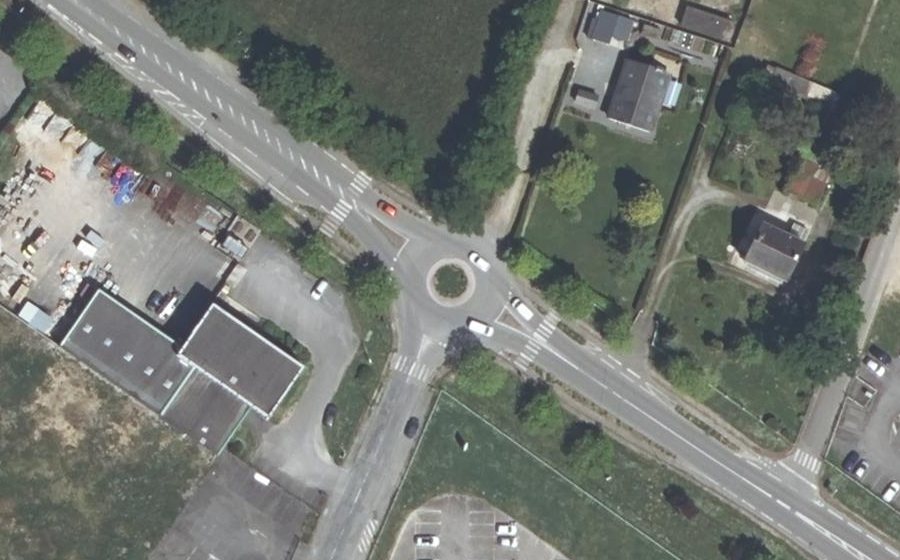 Vue aérienne du Rond-point anonyme n°49294803