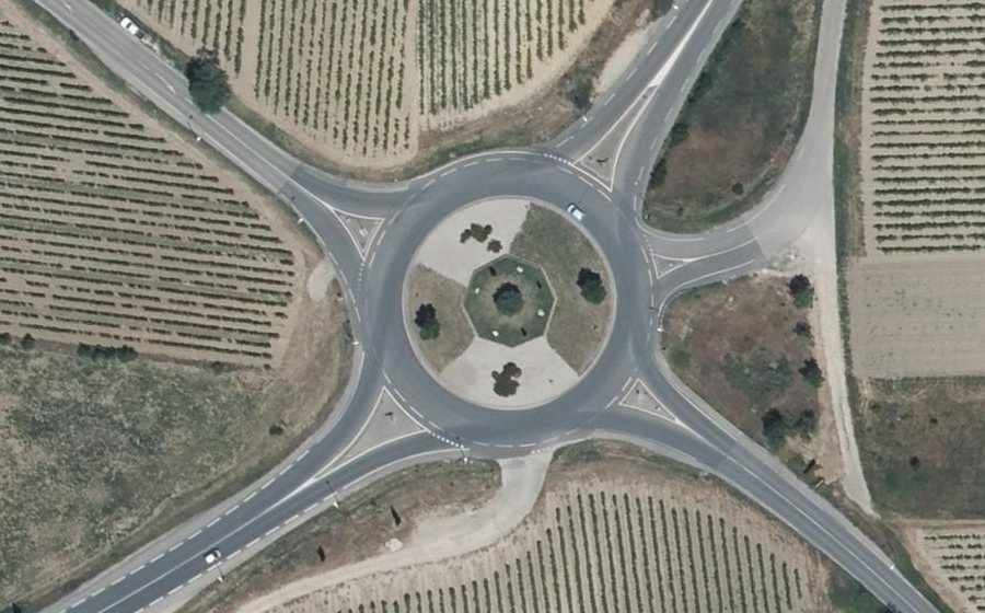 Vue aérienne du Rond-point anonyme n°492999098