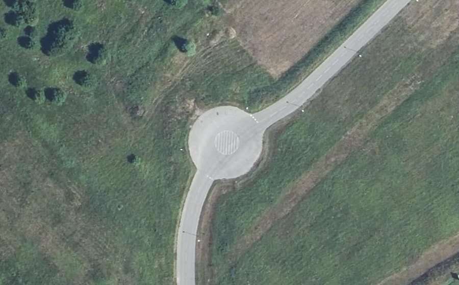 Vue aérienne du Rond-point anonyme n°493133551