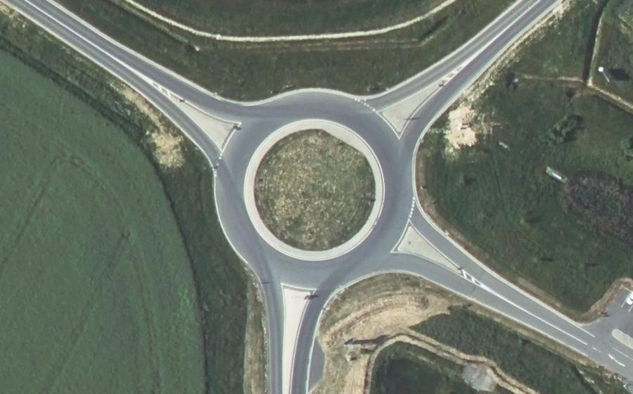 Vue aérienne du Rond-point anonyme n°493148142