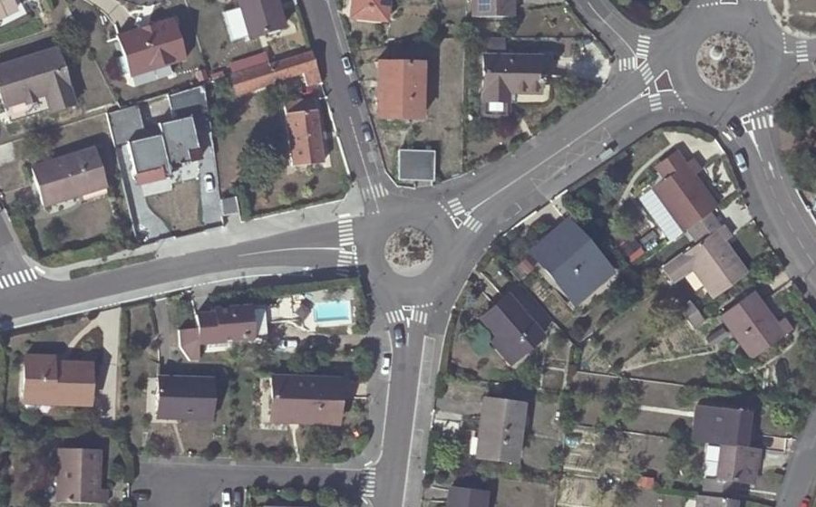 Vue aérienne du Rond-point anonyme n°493210948