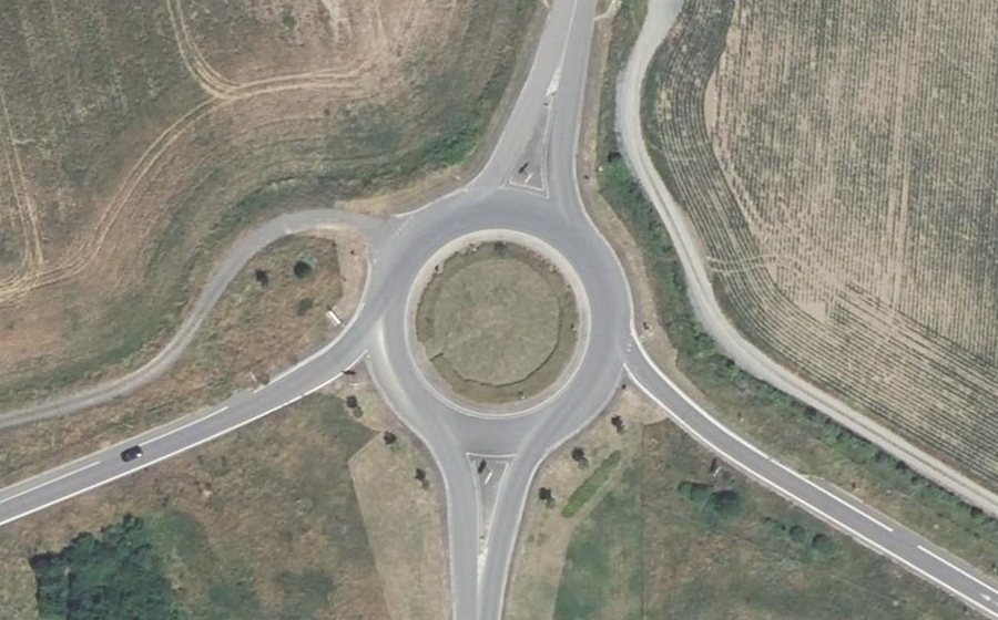 Vue aérienne du Rond-point anonyme n°493226843