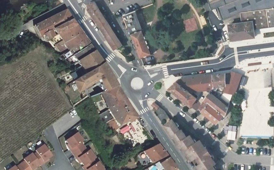 Vue aérienne du Rond-point anonyme n°4932494