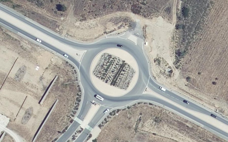 Vue aérienne du Rond-point anonyme n°493394575