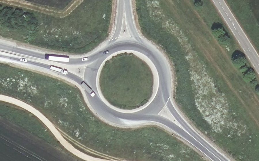 Vue aérienne du Rond-point anonyme n°493424162