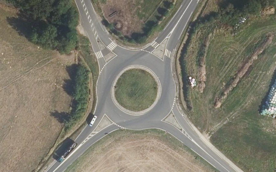 Vue aérienne du Rond-point anonyme n°493445165
