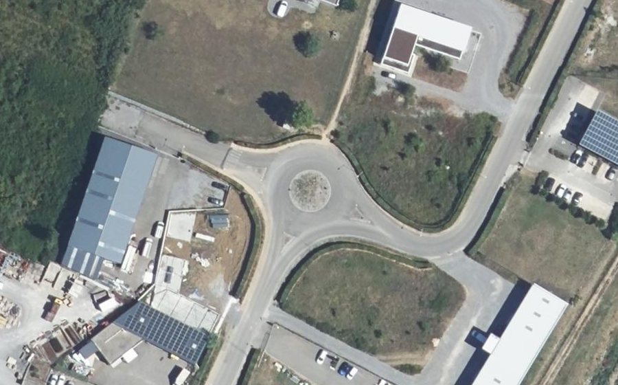 Vue aérienne du Rond-point anonyme n°493475835
