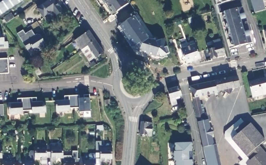 Vue aérienne du Rond-point anonyme n°4935791