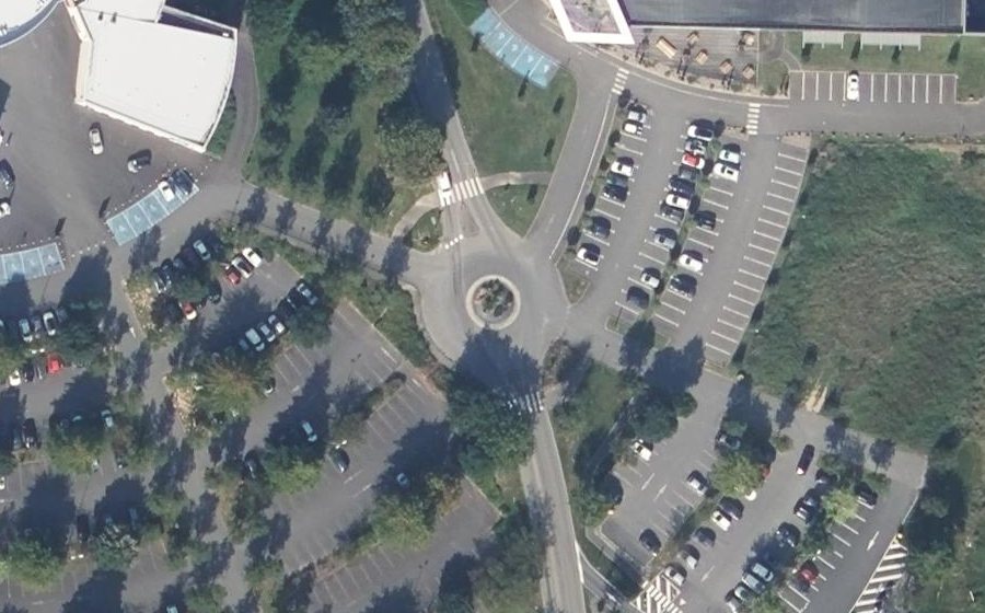 Vue aérienne du Rond-point anonyme n°4935913