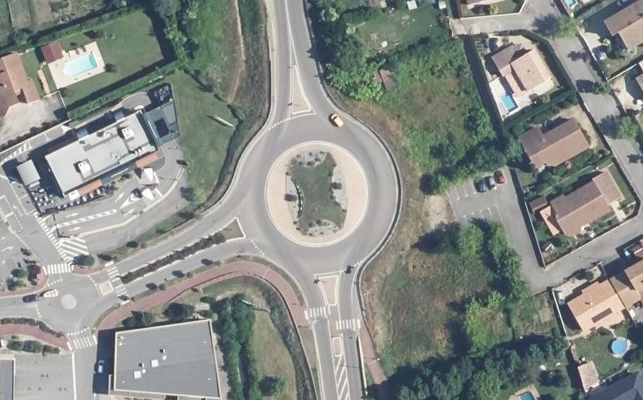 Vue aérienne du Rond-point anonyme n°493656801