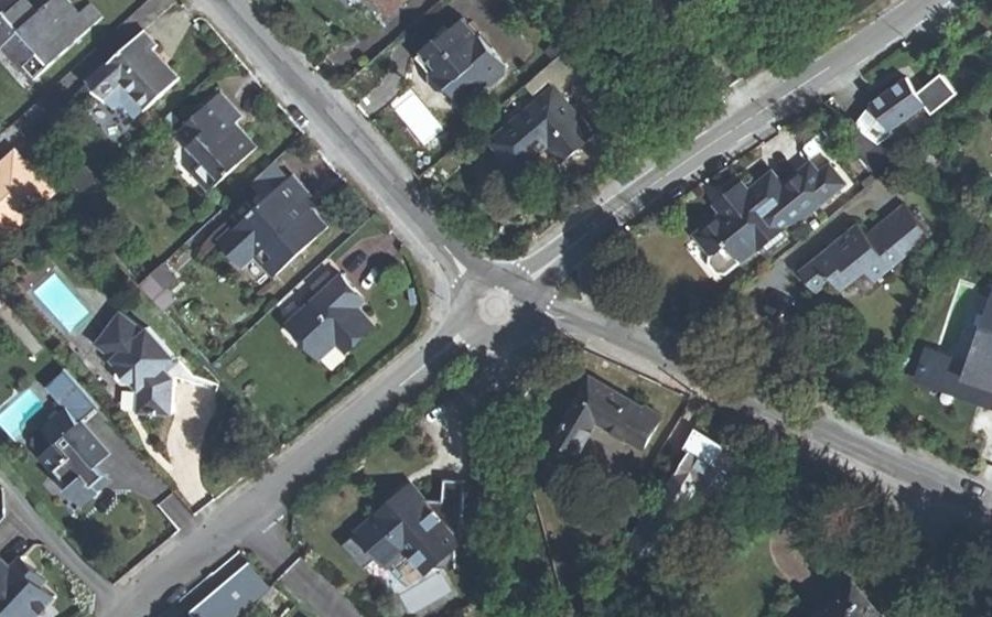Vue aérienne du Rond-point anonyme n°493660680