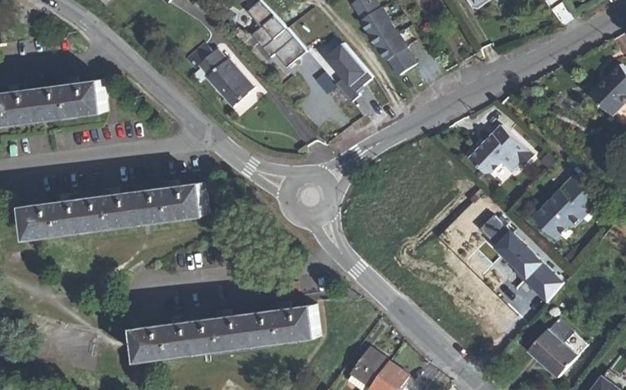 Vue aérienne du Rond-point anonyme n°493660681