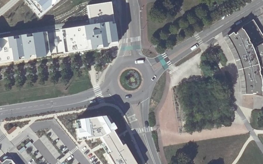 Vue aérienne du Rond-point anonyme n°493764064