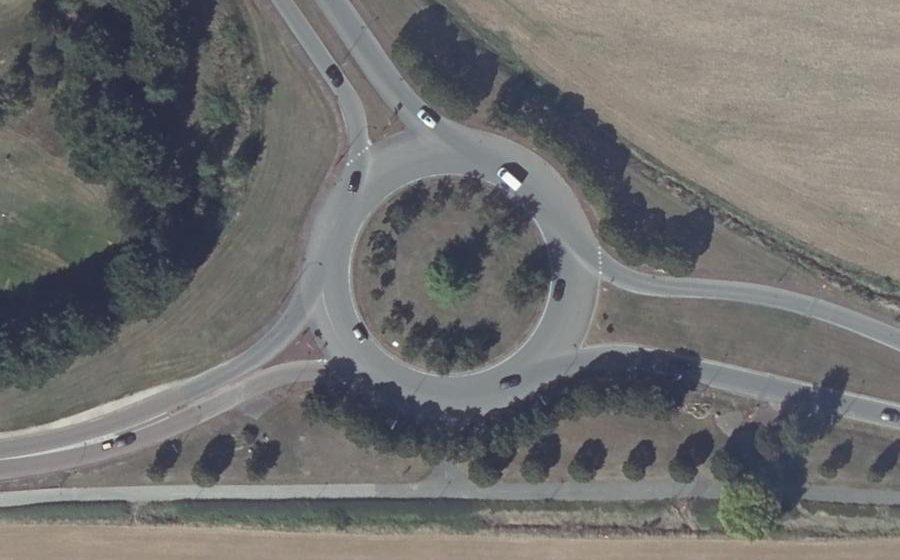 Vue aérienne du Rond-point anonyme n°493765815