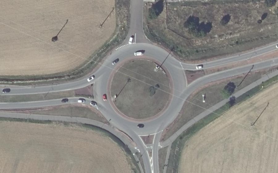 Vue aérienne du Rond-point anonyme n°493765817