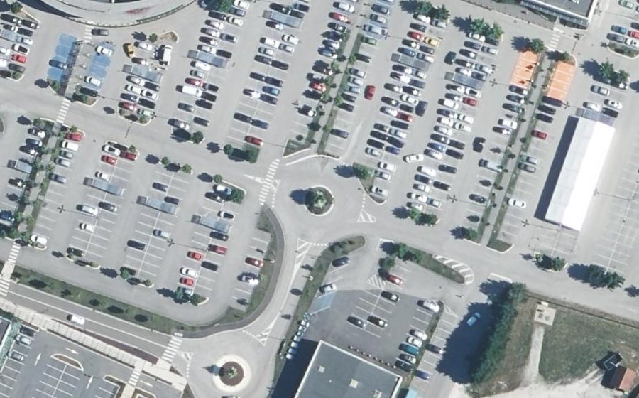 Vue aérienne du Rond-point anonyme n°493850906