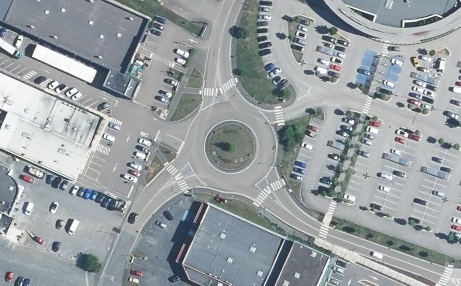 Vue aérienne du Rond-point anonyme n°493850907