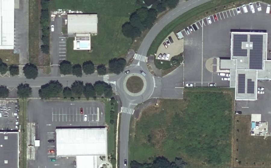 Vue aérienne du Rond-point anonyme n°493932339
