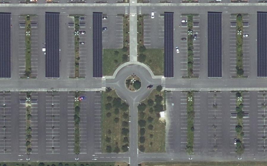 Vue aérienne du Rond-point anonyme n°493932349