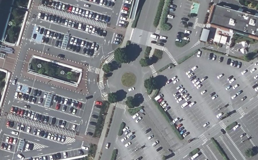 Vue aérienne du Rond-point anonyme n°49411626