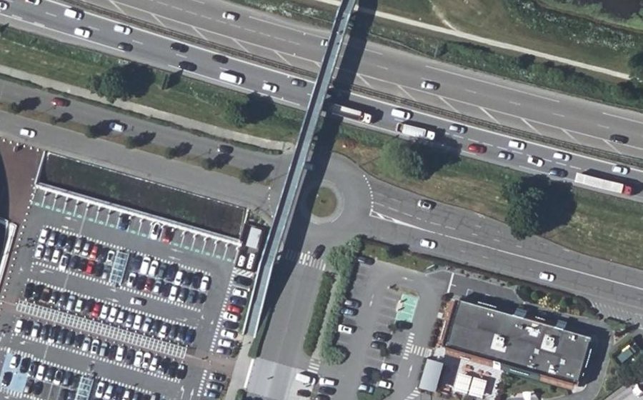 Vue aérienne du Rond-point anonyme n°49411629