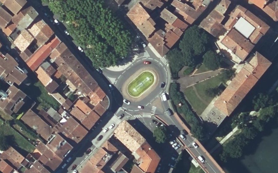 Vue aérienne du Rond-point anonyme n°494137441