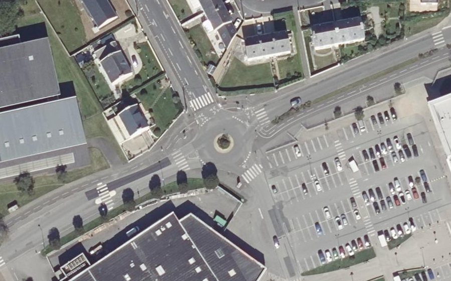 Vue aérienne du Rond-point anonyme n°494216505