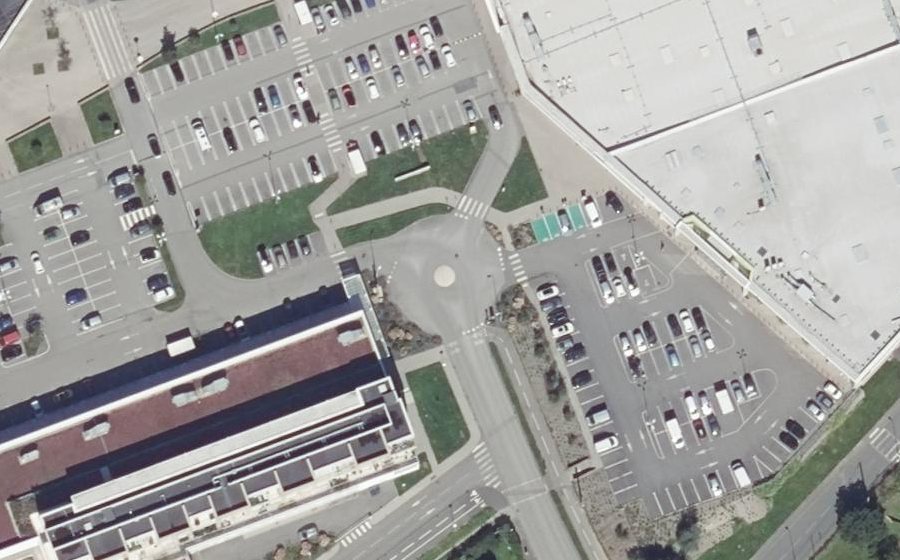 Vue aérienne du Rond-point anonyme n°494216514