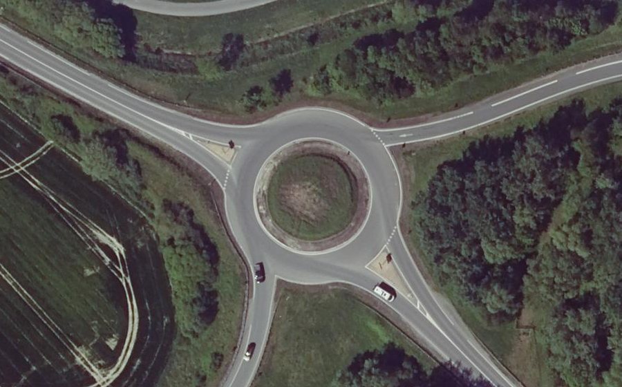 Vue aérienne du Rond-point anonyme n°4942194