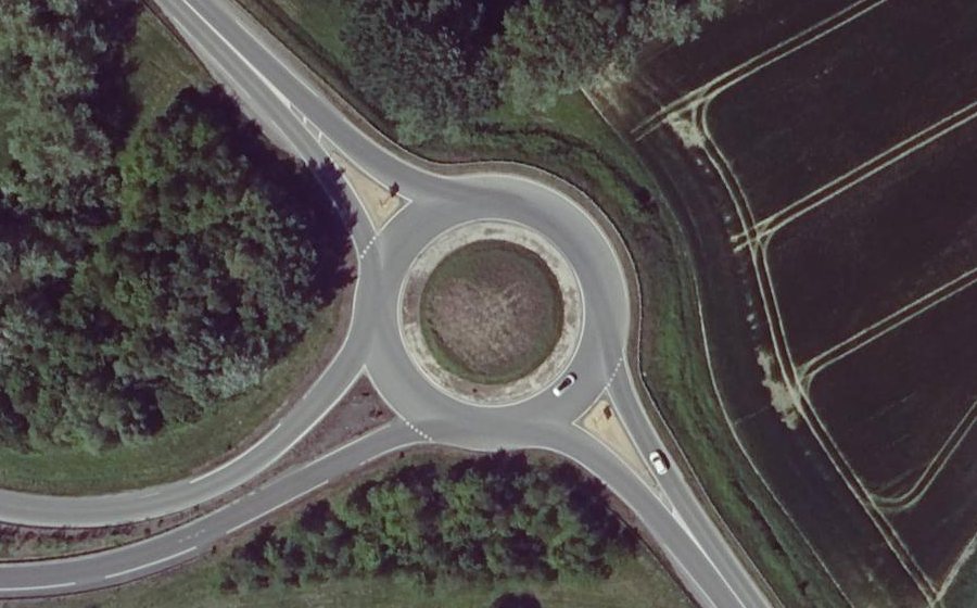 Vue aérienne du Rond-point anonyme n°4942294