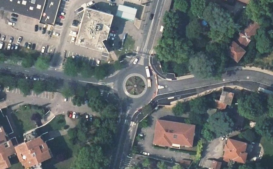 Vue aérienne du Rond-point anonyme n°4942304