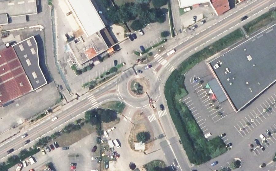 Vue aérienne du Rond-point anonyme n°4943493
