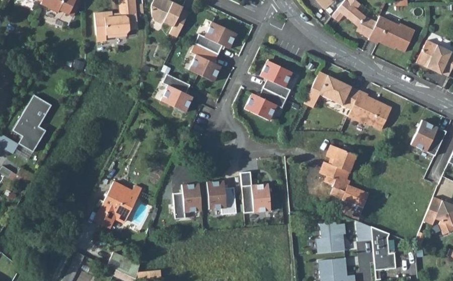 Vue aérienne du Rond-point anonyme n°49436105