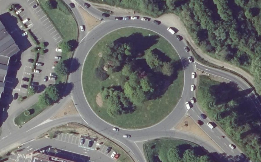 Vue aérienne du Rond-point anonyme n°4943960