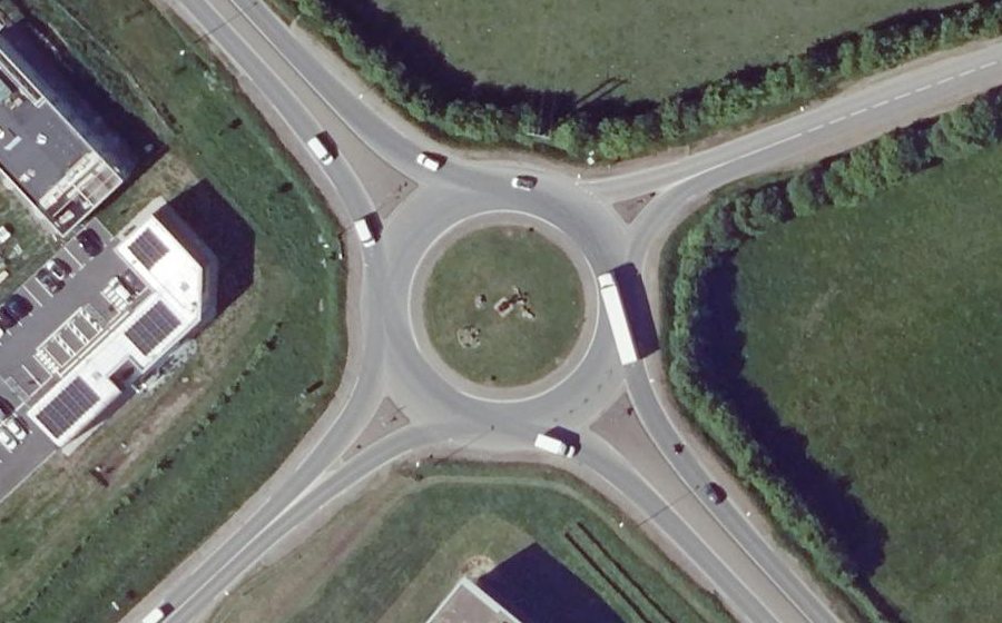 Vue aérienne du Rond-point anonyme n°4943963