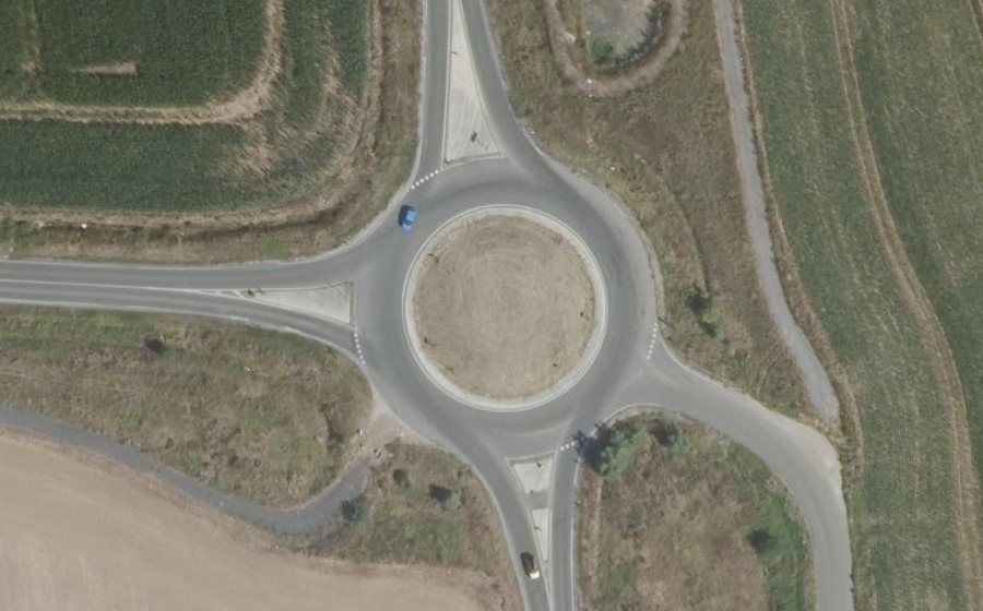 Vue aérienne du Rond-point anonyme n°494417670