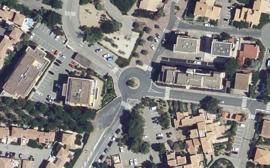 Vue aérienne du Rond-point anonyme n°49449339