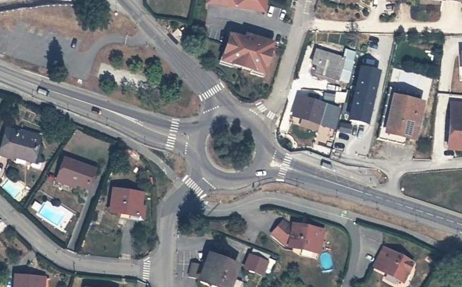 Vue aérienne du Rond-point anonyme n°49449372