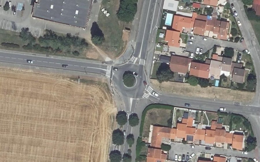 Vue aérienne du Rond-point anonyme n°49449669