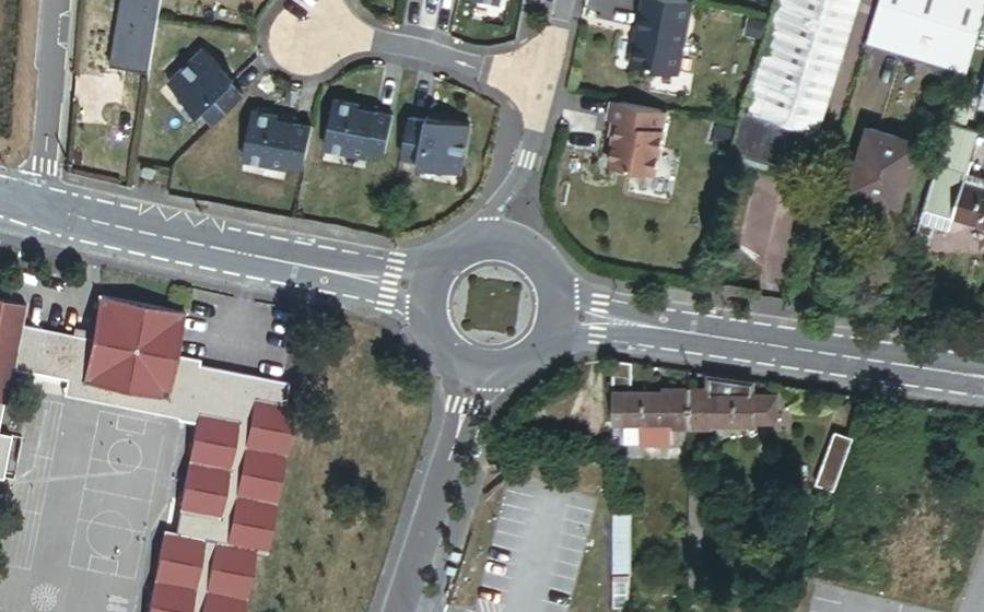 Vue aérienne du Rond-point anonyme n°49449713