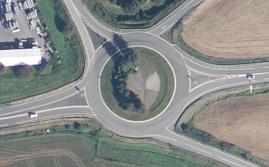 Vue aérienne du Rond-point anonyme n°4945977