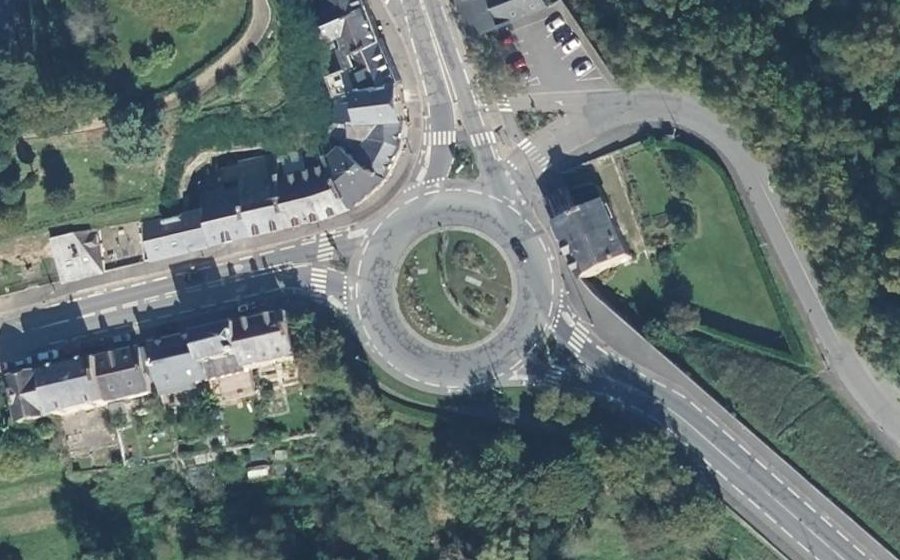 Vue aérienne du Rond-point anonyme n°4946102