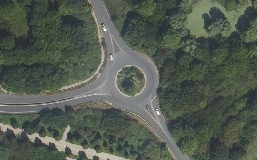 Vue aérienne du Rond-point anonyme n°494870374
