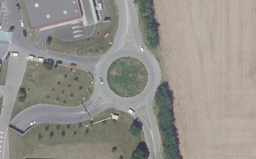 Vue aérienne du Rond-point anonyme n°494905278